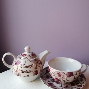 Dzbanek z filiżanką i spodkiem z okazji urodzin