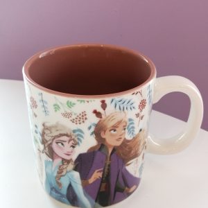 Kubek z motywem bohaterów bajki „Kraina Lodu”