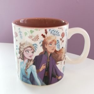 Kubek z motywem bohaterów bajki „Kraina Lodu”
