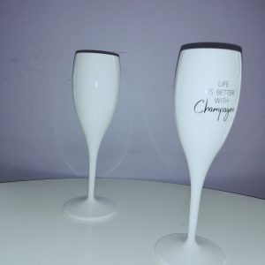 Kieliszki 'życie jest lepsze z szampanem’