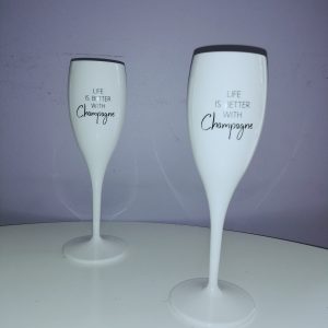 Kieliszki 'życie jest lepsze z szampanem’