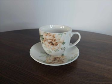 Filiżanka ze spodkiem