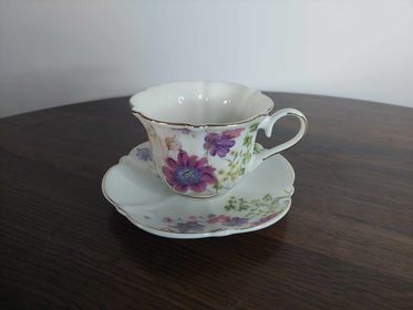 Filiżanka ze spodkiem